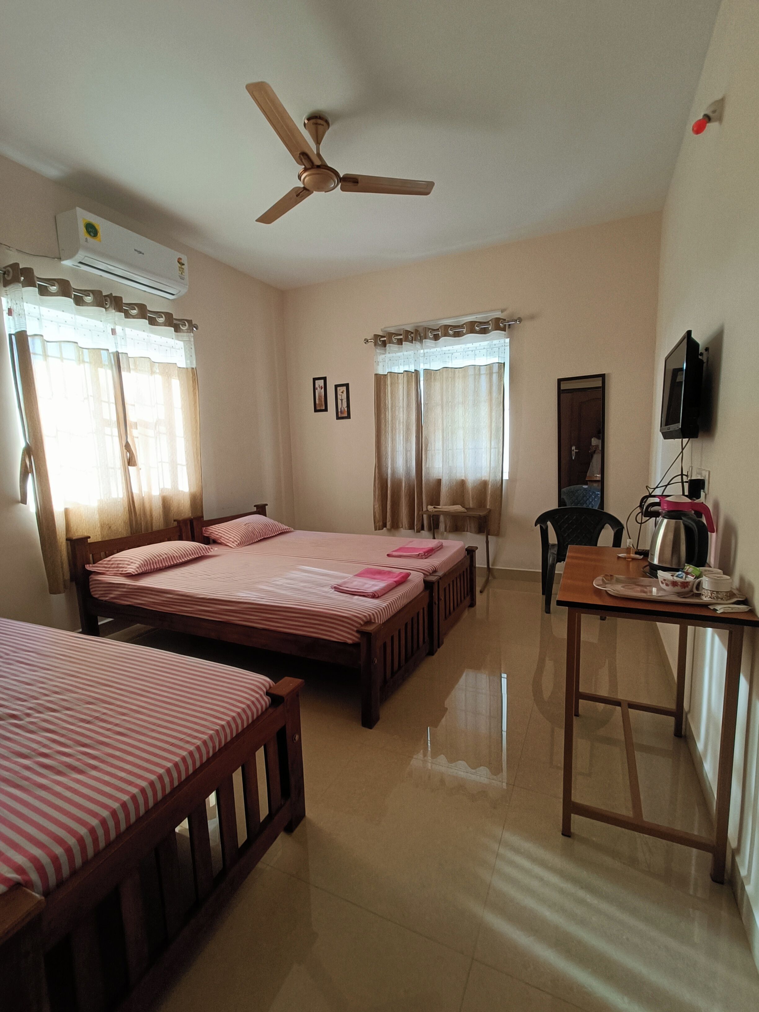 Deluxe Triple Room, Private Bathroom | Desk, soundproofing, free WiFi