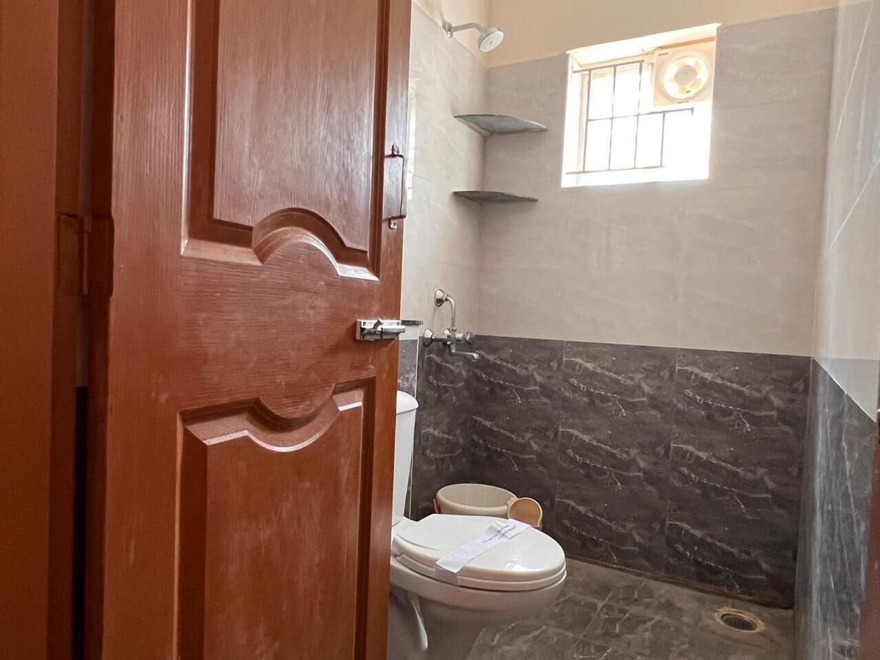 Deluxe Triple Room, Private Bathroom | Bathroom | Shower, towels, soap, shampoo
