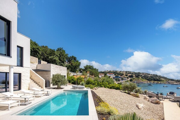 Pool - Seafront Luxury Villa Marim with Beach and Pool (Stara Baška)