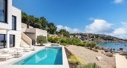 Luxusvilla Marim direkt am Meer mit Strand und Pool