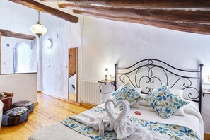 1 bedroom, iron/ironing board, free WiFi, bed sheets - Apartment 'Cazorla Rural Guadalquivir' with Private Terrace, Wi-Fi and Air Conditioning (Quesada)