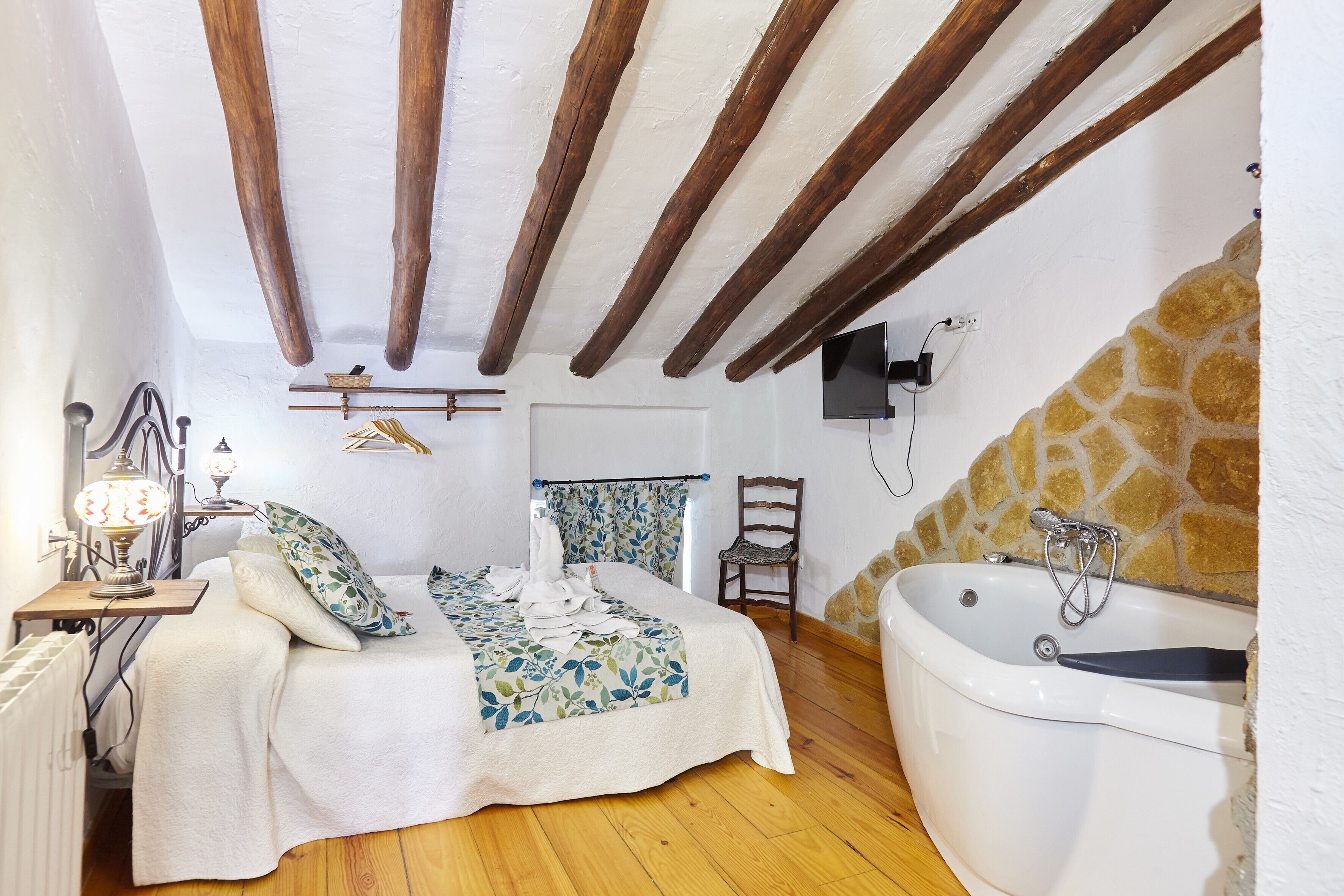 1 chambre, fer et planche à repasser, Wi-Fi gratuit, draps fournis