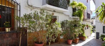 Apartment 'Cazorla Rural Guadalquivir' with Private Terrace, Wi-Fi and Air Conditioning