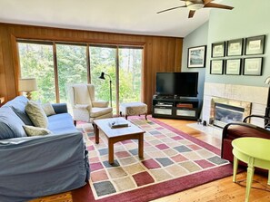 TV, fireplace - Porchside Retreat: Sauna and Treeline Backyard (Meaford)