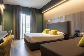 Comfort kamer, 1 twee- of 2 eenpersoonsbedden, balkon | Een kluis op de kamer, verduisterende gordijnen, gratis wifi