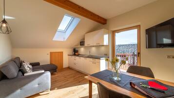 TV, tavolo da ping pong