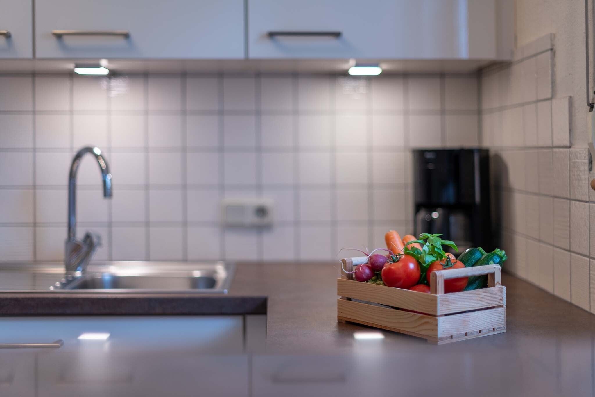 Kjøleskap, ovn, kokeplater og oppvaskmaskin