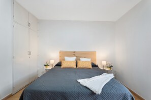 1 habitación, tabla de planchar con plancha, wifi gratis y ropa de cama 