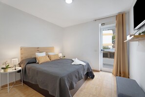 1 bedroom, iron/ironing board, free WiFi, bed sheets - Vacation Apartment 'Vivir Bajamar' with Sea View, Balcony and Wi-Fi (Bajamar)