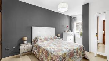 1 chambre, fer et planche Ă repasser, Wi-Fi gratuit, draps fournis