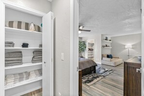 Hus Signature | Garderob