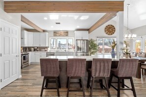 In-room dining - Sedona Chapel Cross Home (Sedona)