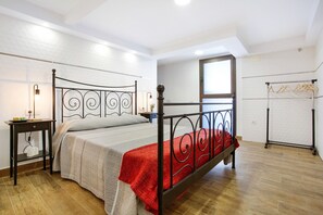 2 bedrooms, iron/ironing board, bed sheets - Vacation Apartment 'Las Palmeras' with Shared Terrace (Güimar)