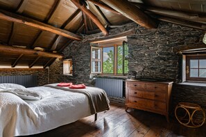 4 soverom, strykejern/-brett, wi-fi (inkludert) og sengetøy