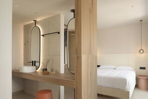 3 chambres, coffres-forts dans les chambres, fer et planche à repasser