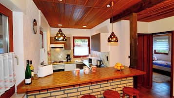 Fridge, microwave, stovetop