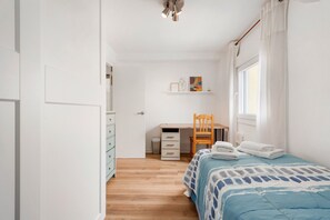 2 chambres, fer et planche à repasser, Wi-Fi gratuit, draps fournis