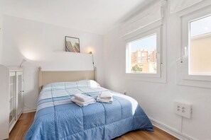 2 chambres, fer et planche à repasser, Wi-Fi gratuit, draps fournis