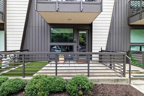 Exterior detail - Charming DT ATX Studio | Mins to Rainey St | Patio (Austin)