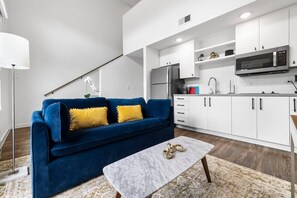 TV - Charming DT ATX Loft | Near Rainey St | Parking (Austin)