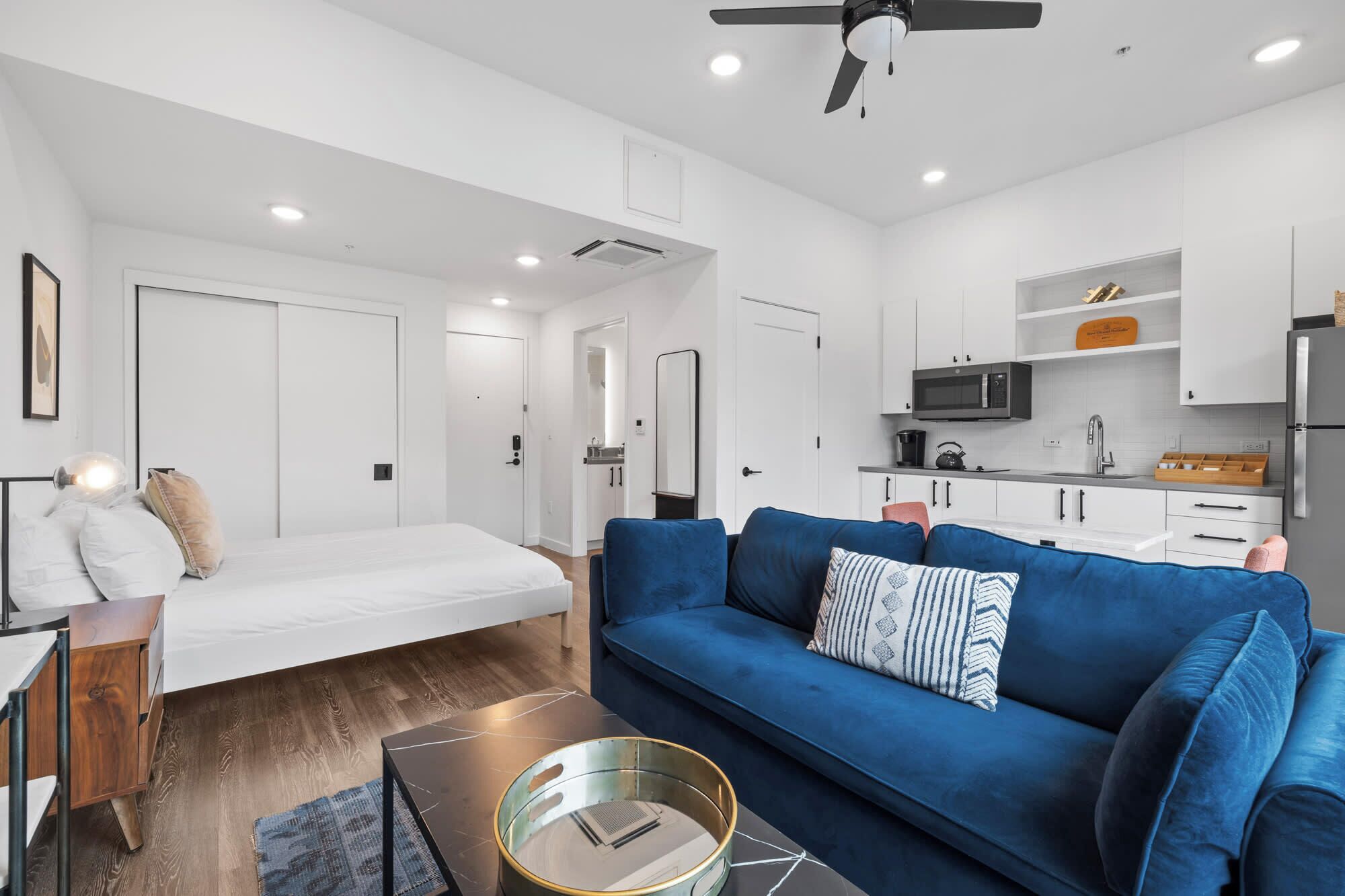 Studio - Queen & Sofa Bed|Downtown Austin|Balcony