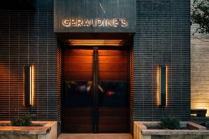 Exterior detail - Bright Studio Near Rainey St | Mins to DT ATX (Austin)