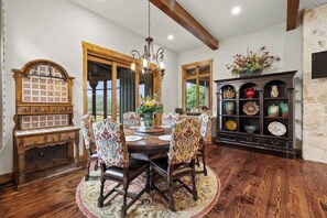 Dining - Private Ranch|Pool|Ping Pong|Yoga|Weddings|Games (Kendalia)