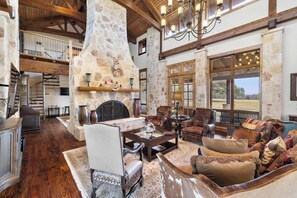 Tv, dvd-afspiller, bøger, stereoanlæg