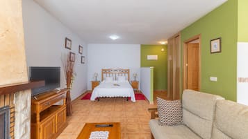 Fernseher, Kamin, DVD-Player