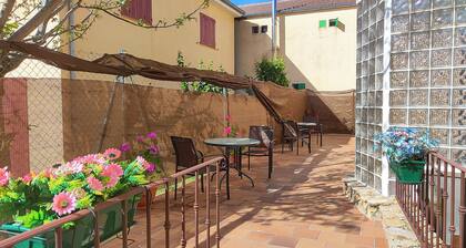 Studio Apartment 'La Casa De Dafne Acebo' with Mountain View, Shared Terrace and Shared Garden
