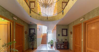 Studio Apartment 'La Casa De Dafne Acebo' with Mountain View, Shared Terrace and Shared Garden