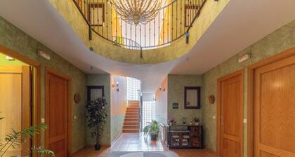 Studio Apartment 'La Casa De Dafne Acebo' with Mountain View, Shared Terrace and Shared Garden