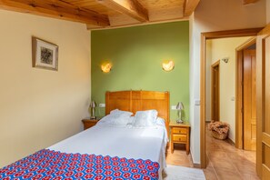 2 bedrooms, WiFi, bed sheets