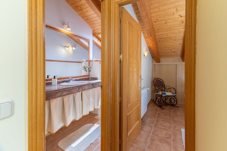 内装. Apartment 'La Casa De Dafne Almendro' with Mountain View, Shared Terrace and Shared Garden