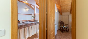 Apartment 'La Casa De Dafne Almendro' with Mountain View, Shared Terrace and Shared Garden