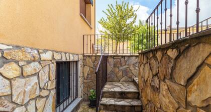 Apartamento 'La Casa De Dafne Almendro' con vistas a la montaña, terraza y jardín compartido