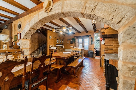 Dining. Casa La Mora Cantana