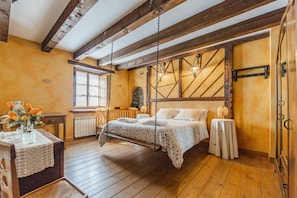 6 bedrooms, iron/ironing board, free WiFi, bed sheets