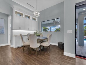 Dining - Villa Dolphin Bay - Gulf access home with western exposure (Cape Coral)