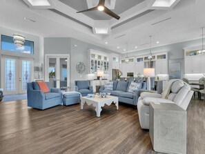 Living area - Villa Dolphin Bay - Gulf access home with western exposure (Cape Coral)