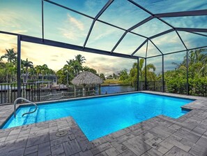 Pool - Villa Dolphin Bay - Gulf access home with western exposure (Cape Coral)