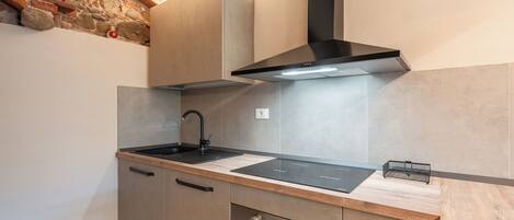 Kühlschrank, Ofen, Herdplatte, Geschirrspüler