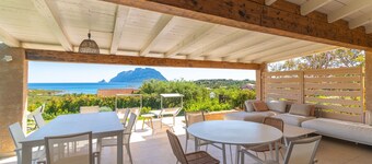 Holiday Home 'Villa Cactus, Costa Corallina' with Sea View, Wi-Fi, and Air Conditioning