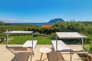 Terrace/patio - Holiday Home 'Villa Cactus, Costa Corallina' with Sea View, Wi-Fi and Air Conditioning (OLbia)