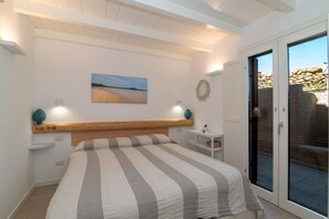 3 bedrooms, free WiFi, bed sheets - Holiday Home 'Villa Cactus, Costa Corallina' with Sea View, Wi-Fi, and Air Conditioning (OLbia)