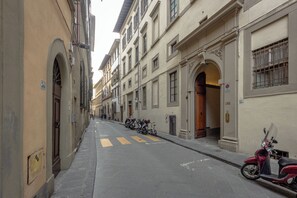 Family Apartment, City View | Street view - Angelica House (Florence)