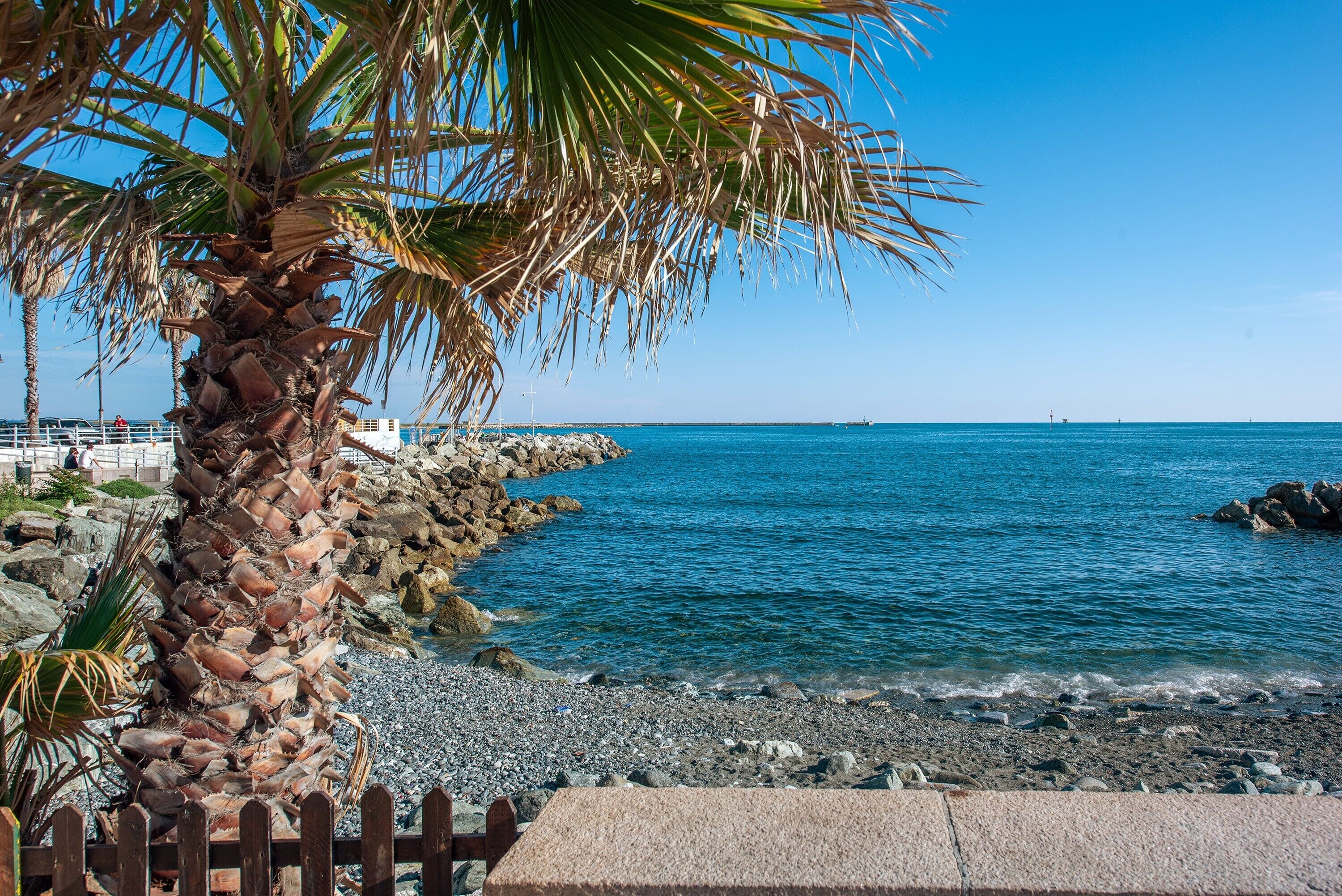 Una spiaggia nelle vicinanze