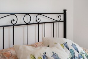 1 bedroom, free WiFi, bed sheets - Room 'Stanza Per 2 Persone' with Balcony and Wi-Fi (Genova)