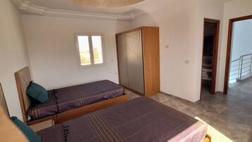 3 bedrooms, iron/ironing board, free WiFi, bed sheets