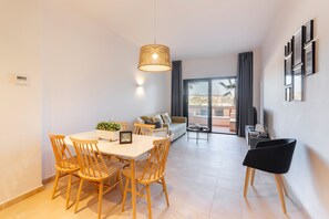 TV - Apartment 'Campo Golf Hacienda' with Shared Pool, Wi-Fi and Air Conditioning (Fuente Alamo)